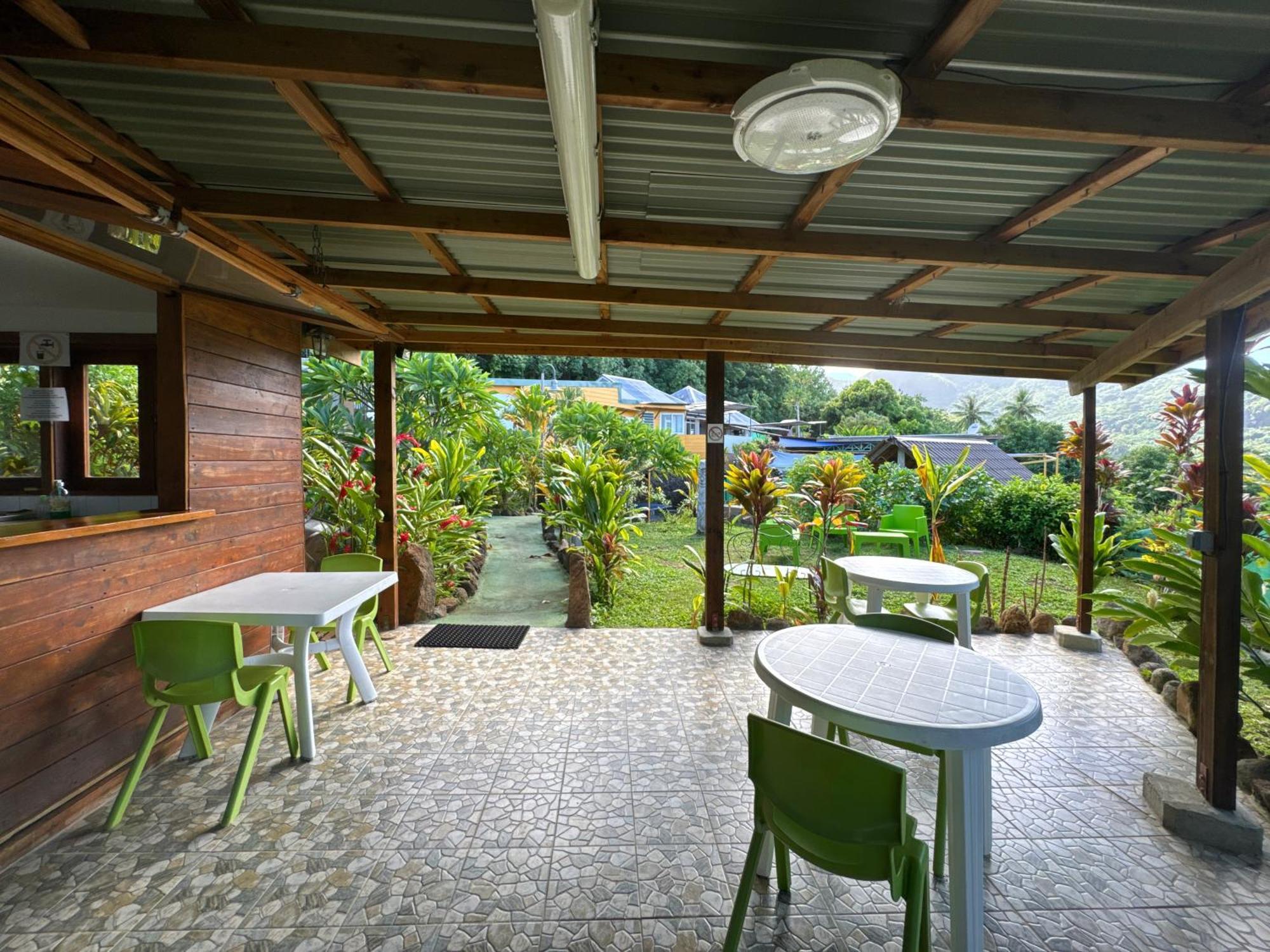 Fare Arana Moorea Guesthouse Atiha Exterior photo