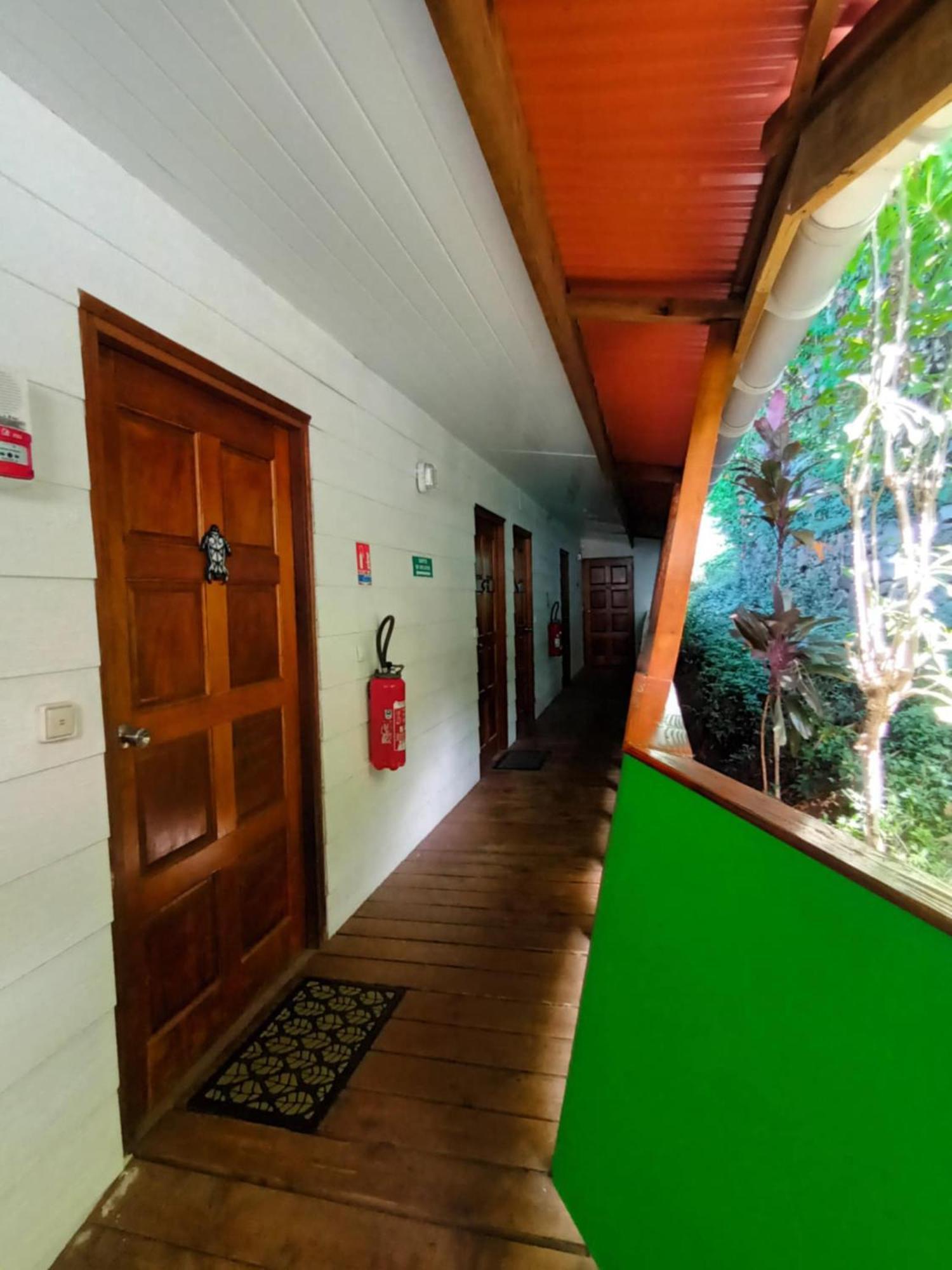 Fare Arana Moorea Guesthouse Atiha Exterior photo